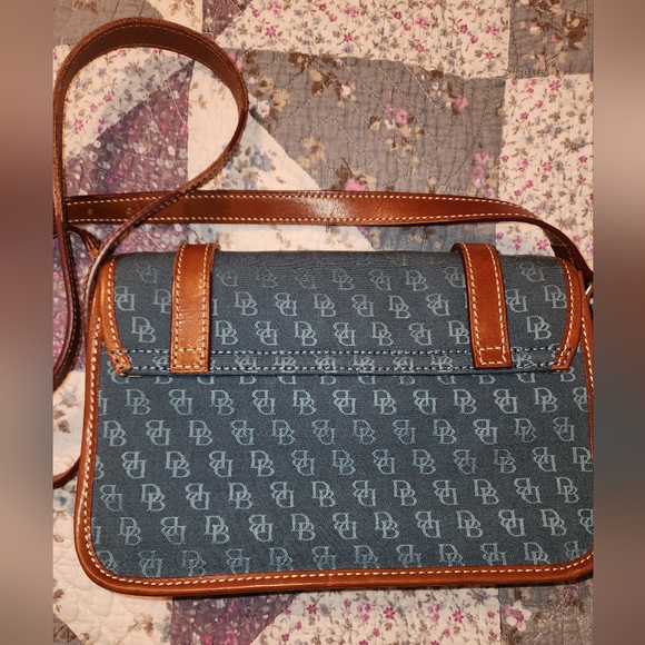 Vintage Dooney and Bourke Messenger Crossbody Purse - Picture 2 of 14